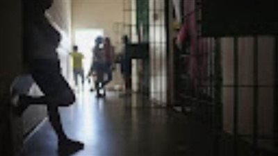 عاجل| سجينة بأعضاء تناسلية ذكورية تغتصب زميلتها في سجن النساء ببريطانيا 