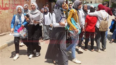 بكاء وحالات إغماء طلاب الثانوية العامة بالقليوبية بسبب صعوبة 