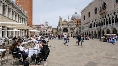 إيطاليا تسجل 5 وفيات وأكثر من 5 آلاف إصابة جديدة بكورونا