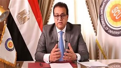 وزير التعليم العالي يستعرض تقريرًا حول جامعة العلمين الدولية 