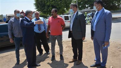 محافظ المنيا يتابع رفع تراكمات القمامة أمام المدرسة الثانوية الزراعية