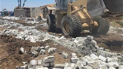 حملات صحية وتموينية وتفتيش مالي وإداري وإزالة تعديات في عدة محافظات