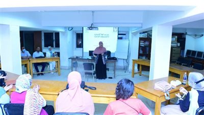 جامعة سوهاج تواصل دوراتها التدريبية لتعلم لغة الإشارة لخدمة الفئات الخاصة