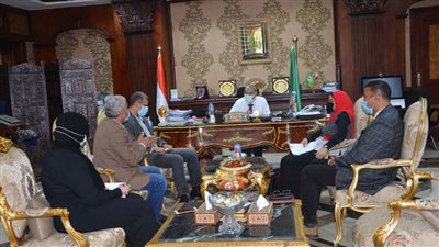 خلال اجتماع طارئ.. محافظ المنيا يناقش حل مشكلة ضعف المياه بحي غرب المدينة