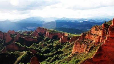 لاس ميدولاس.. منجم الذهب الذي حولته الطبيعة للوحة فنية