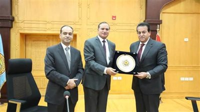 الأعلى للجامعات يشكر رئيس جامعة سوهاج