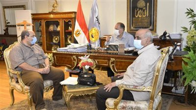 محافظ أسيوط  يتابع جهود وتوفير الأراضي اللازمة لإنشاء مشروعات خدمية بالقرى