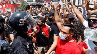 الرئيس التونسي يضرب بيد من حديد ويقيل وزراء الدفاع والداخلية والعدل