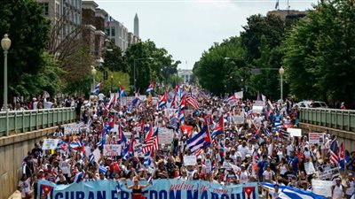 مظاهرات حاشدة أمام البيت الأبيض في واشنطن تطالب 