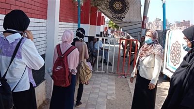 ٨٧٣٣ طالبا بالشعبة الأدبية بالبحيرة يؤدون امتحان  علم النفس والاجتماع 