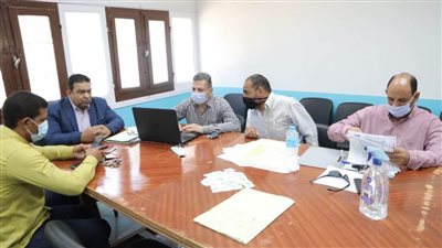  طلاب الشعبة العلمية يؤدون امتحان اللغة الأجنبية الأولى بالوادي الجديد