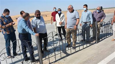 محافظ الوادي الجديد يتابع استكمال أعمال إنشاء الممشى السياحي