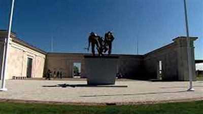 الأمير تشارلز يزيح الستار عن النصب التذكاري لضحايا الشرطة ويشيد بتضحياتهم