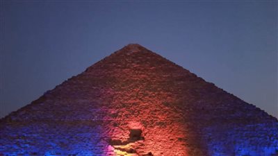 إضاءة الهرم بمناسبة اليوم العالمى للكبد