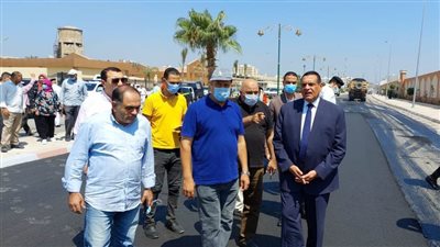محافظ البحيرة يتفقد أعمال تطوير شارع النصر بدمنهور
