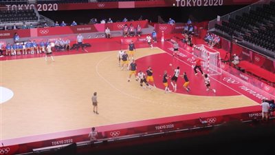 منتخب اليد يتألق ويتفوق على السويد 9/13 في الشوط الأول