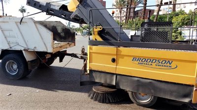 مواصلة حملات النظافة وتمهيد الطرق لشوارع منفلوط وحي شرق أسيوط