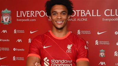 «أرنولد» يوقع على عقد جديد مع ليفربول حتى عام 2025