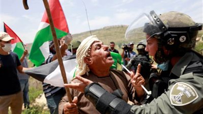 إصابات بالمئات في اشتباكات بين الفلسطينيين مع الاحتلال الإسرائيلي 