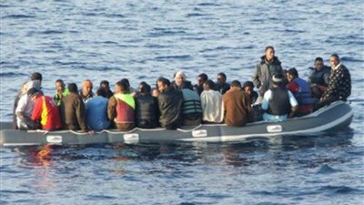خفر السواحل الليبي ينقذ 121 مهاجراً غير شرعي