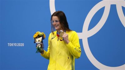 السباحة الأسترالية ماكيون تتوج بذهبية سباق 200 متر ظهر في أولمبياد طوكيو