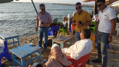 رئيس الإدارة المركزية للسياحة والمصايف بالإسكندرية يقود حملة علي الشواطئ