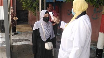 طلاب الثانوية العامة بالبحيرة يؤدون امتحانات 