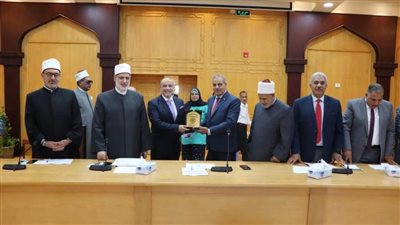 مجلس جامعة الأزهر يكرم العمداء ويشيد باستضافة الجامعة لاجتماع المجلس الأعلى للجامعات