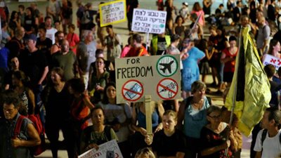 مظاهرات في إسرائيل رفضا للقاحات كورونا واحتجاجا على القيود الجديدة 