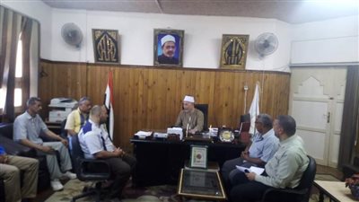 رئيس الإدارة المركزية لمنطقة سوهاج الأزهرية يلتقي برؤساء مراكز التصحيح
