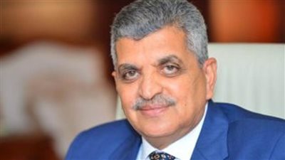 رئيس قناة السويس يؤكد توسيع نطاق العمل بالشركات التابعة في خطة التطوير