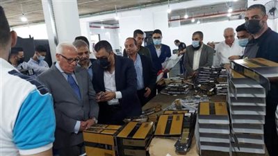 محافظ بورسعيد يتفقد مصنع لإنتاج العطور والبخور بالمنطقة الصناعية