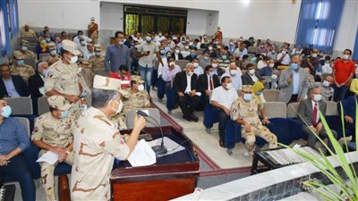 محافظ سوهاج وقائد المنطقة الجنوبية العسكرية يجتمعان لبحث تنفيذ مبادرة 