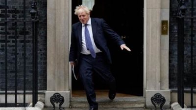 جونسون: على إيران مواجهة عواقب أفعالها 