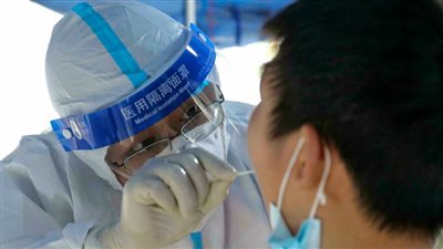 مدينة ووهان الصينية ستُخضع سكانها لفحوص بعد عودة ظهور إصابات بكوفيد