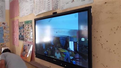 ١٥٠ سبورة ذكية و ١٩٩ تابلت لمدارس التعليم المجتمعي ببنى سويف