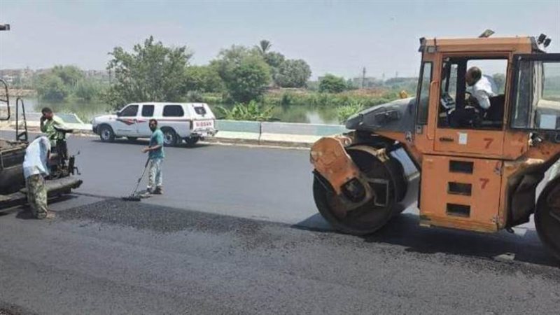 أعمال رصف طريق ابو