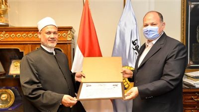 محافظ أسيوط يكرم وكيل وزارة الأوقاف لجهوده وتفانيه في العمل