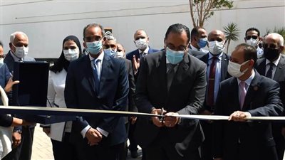 رئيس الوزراء يفتتح 