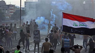 ارتفاع وتيرة العنف ببيروت.. والشرطة تناشد المتظاهرين السلميين