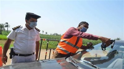 سحب 3594 رخصة سيارة لعدم تركيب الملصق الإلكتروني