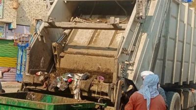 رفع 320 طن مخلفات صلبه ونقلها للظهير الصحراوي بالمنيا 