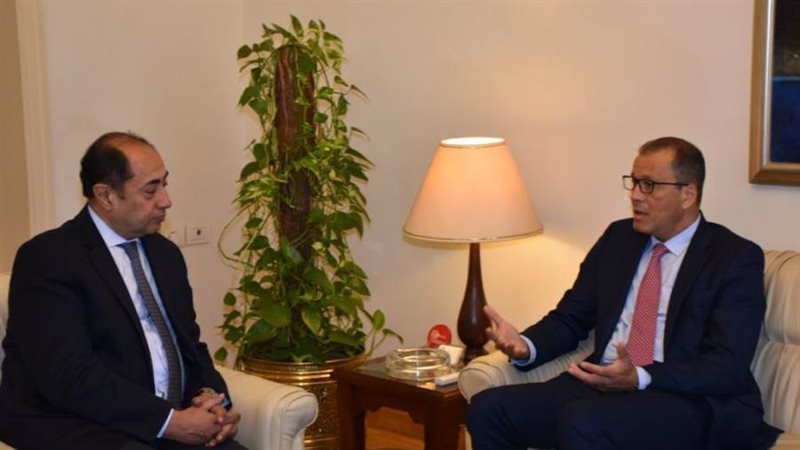 السفير حسام زكي مع