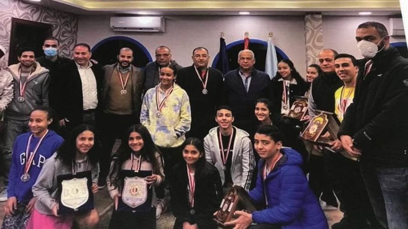 لاعبو الإسكواش بنادي