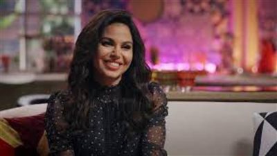 نسرين أمين تتحدى الموجة الحارة بالبكيني