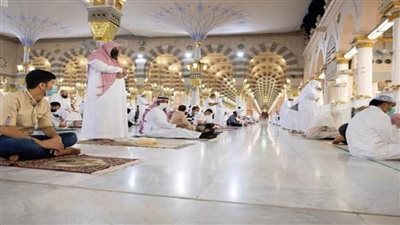 السعودية تعيد افتتاح سبع مساجد بعد تعقيمها لمواجهة كورونا