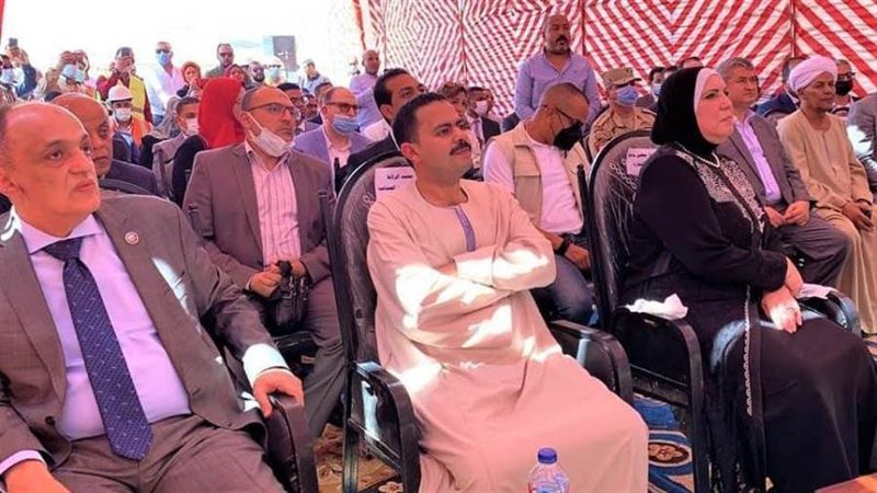 وزيرة الصناعة والنائب