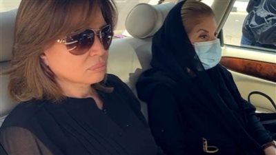 صور.. شيرين وإلهام شاهين وهالة سرحان ينتظرن جثمان دلال عبد العزيز 