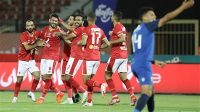 الأهلي يضرب سيراميكا برباعية ويعود لصدارة الدوري