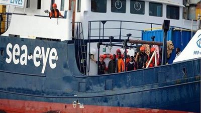 رسو سفينة ألمانية على متنها 257 مهاجرا تم إنقاذهم في جزيرة صقلية